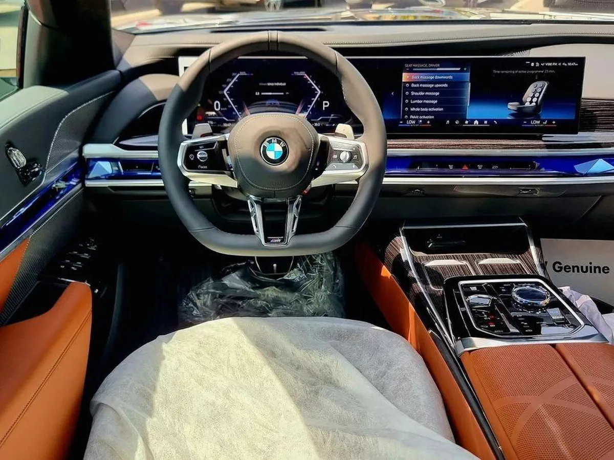 BMW 740i M SPORT INDIVIDUAL M Sport Warranty & Service 2026 GCC-7-7