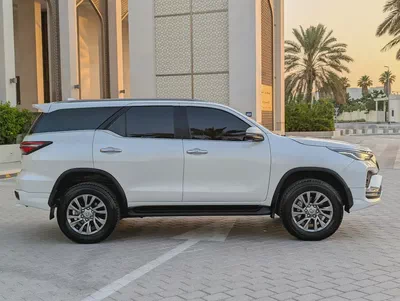 Toyota Fortuner 2025 VXR V6 4.0L Original Paint Accident Free Almost New GCC Specs-16