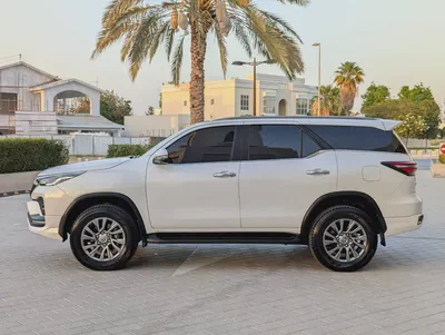 Toyota Fortuner 2025 VXR V6 4.0L Original Paint Accident Free Almost New GCC Specs-17