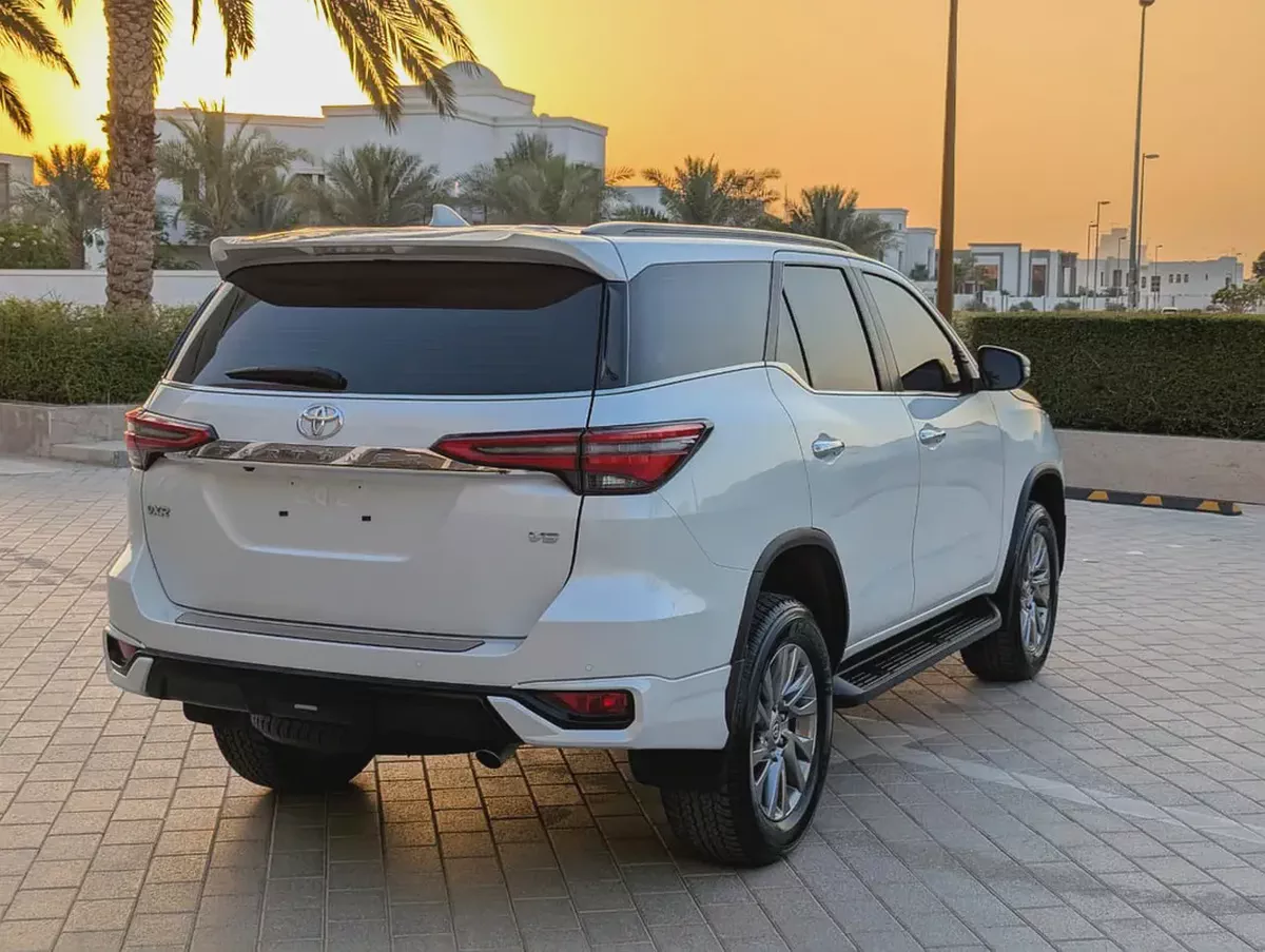 Toyota Fortuner 2025 VXR V6 4.0L Original Paint Accident Free Almost New GCC Specs-14-14