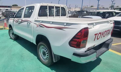 New 2026 Toyota Hilux – White Edition-6