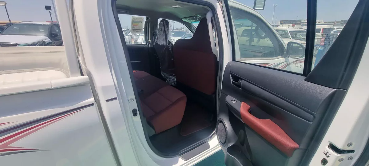 New 2026 Toyota Hilux – White Edition-1-1