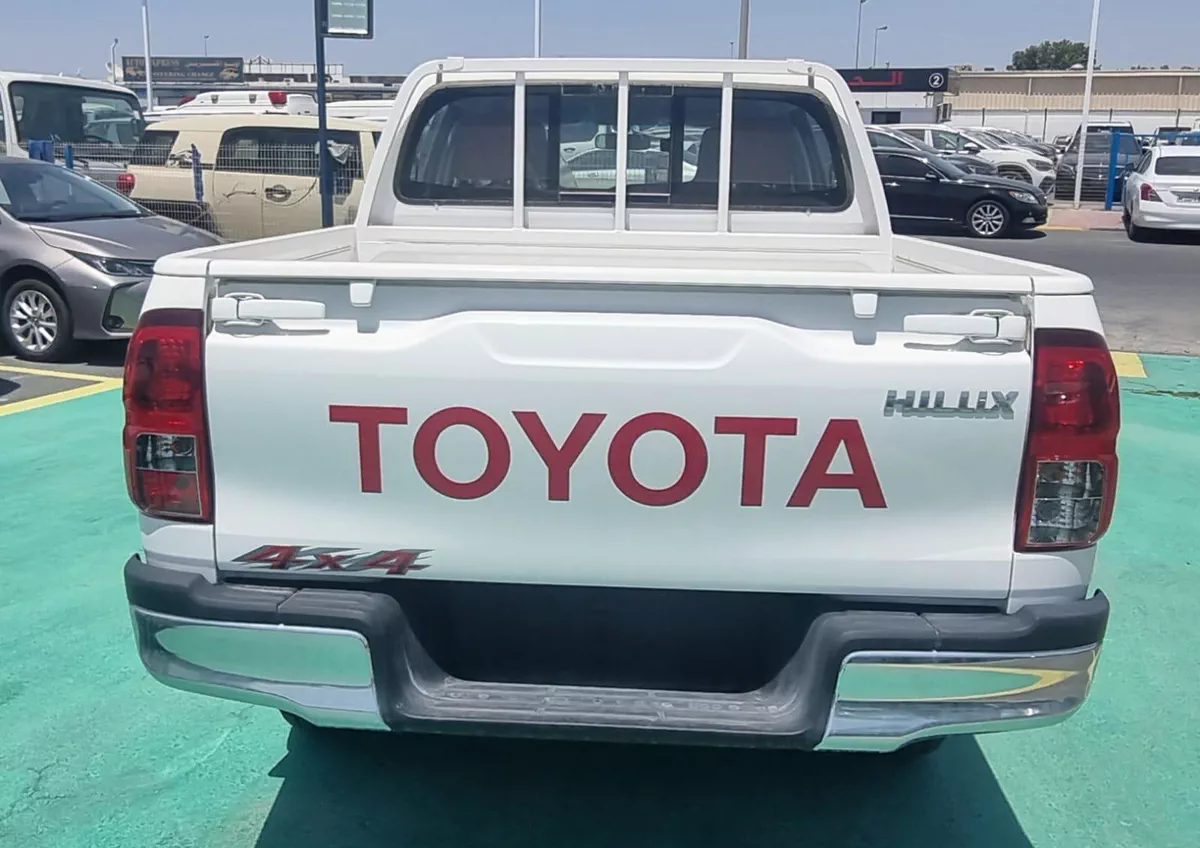 New 2026 Toyota Hilux – White Edition-11-11