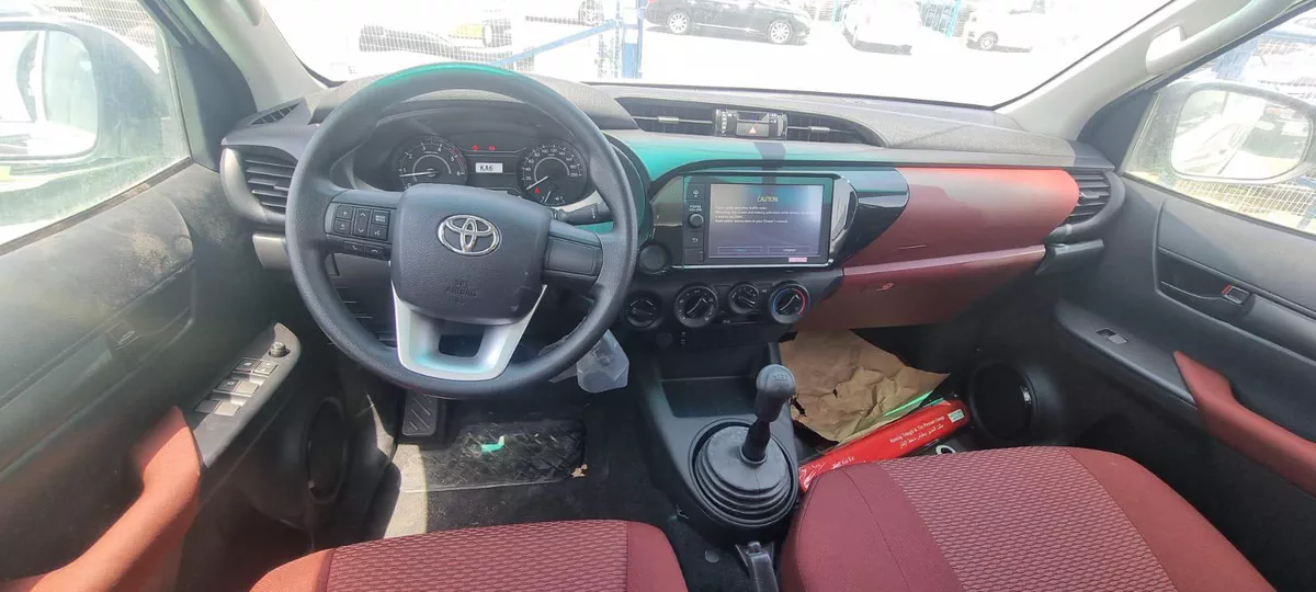 New 2026 Toyota Hilux – White Edition-3-3
