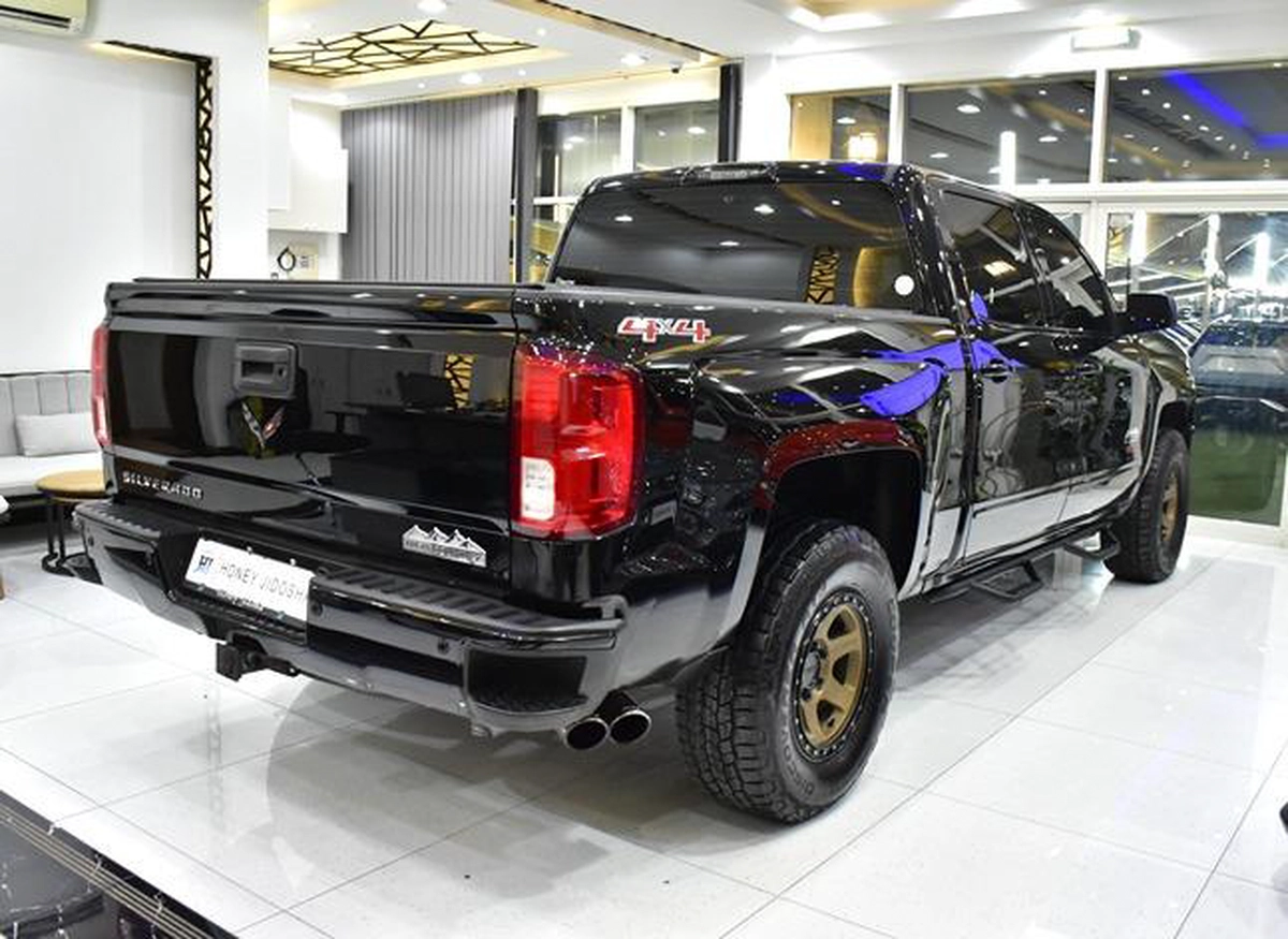 Chevrolet Silverado High Country 4x4 6.2 L ( 2017 Model ) in Black Color GCC Specs