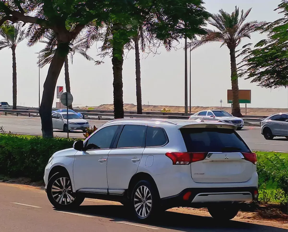 865-Monthly l GCC l 4wd, Cruise, Camera l Accident Free-13-13