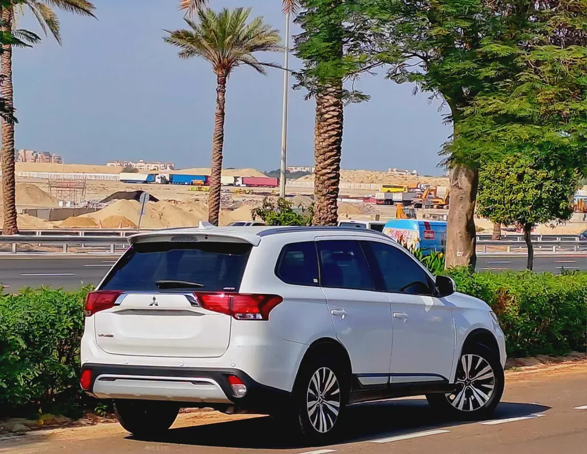 865-Monthly l GCC l 4wd, Cruise, Camera l Accident Free-14-14