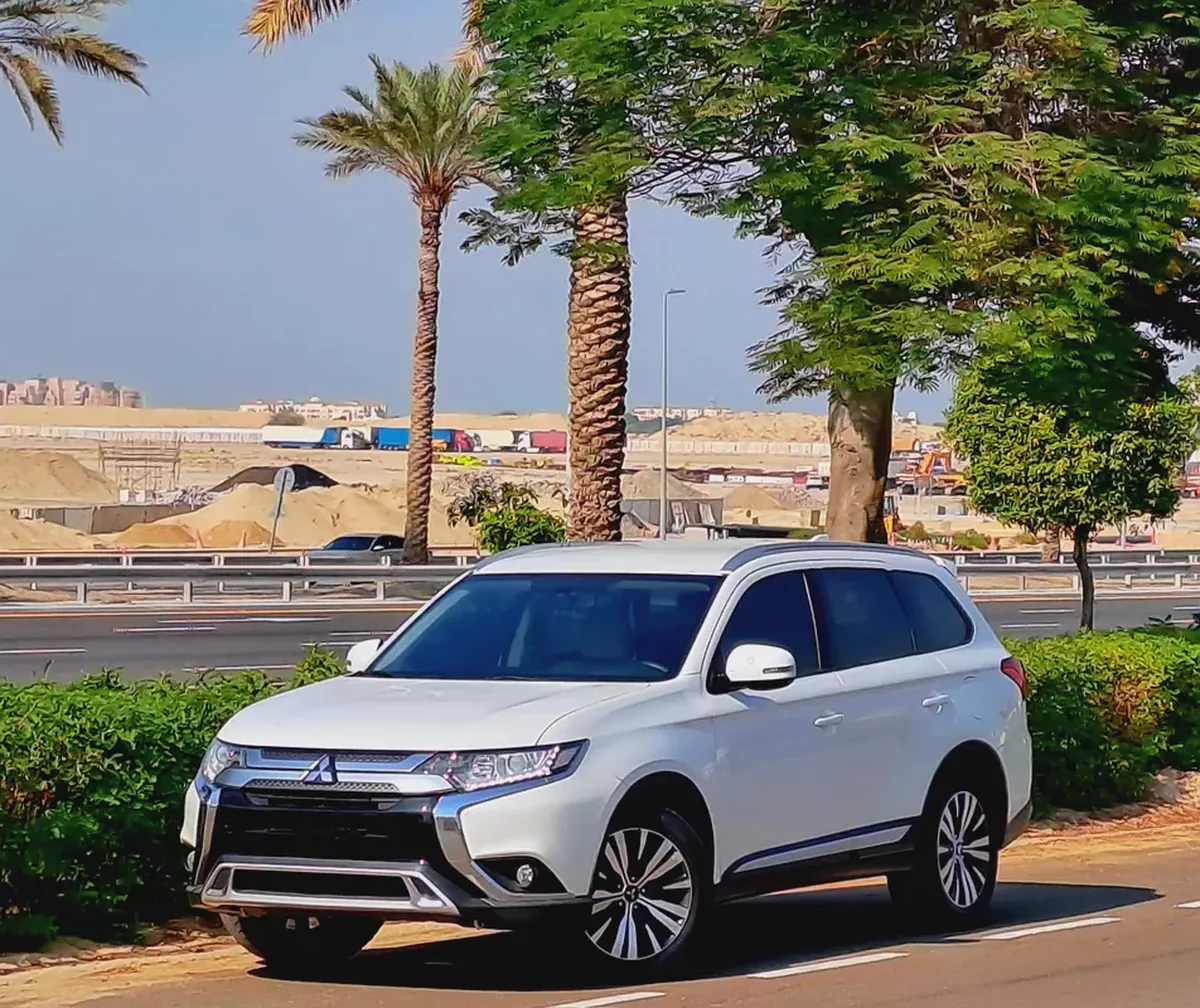 865-Monthly l GCC l 4wd, Cruise, Camera l Accident Free