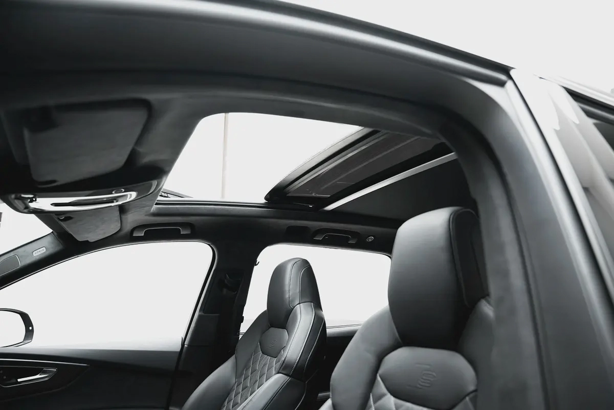 2025 Audi SQ7 4.0 TFSI quattro · Warranty · Service Contract-12-12