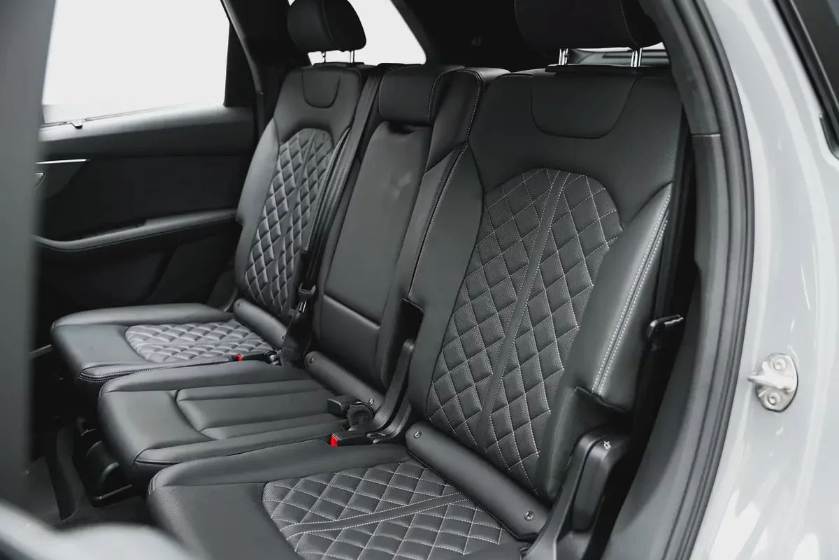 2025 Audi SQ7 4.0 TFSI quattro · Warranty · Service Contract-15-15