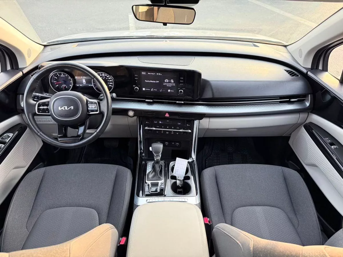 Kia Carnival EX-4-0