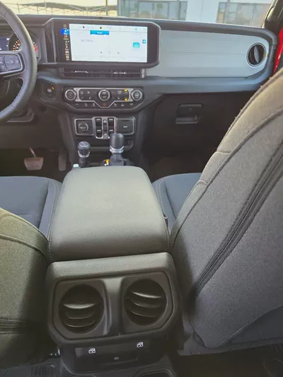 Jeep Gladiator Sport 2025 American Specs-10
