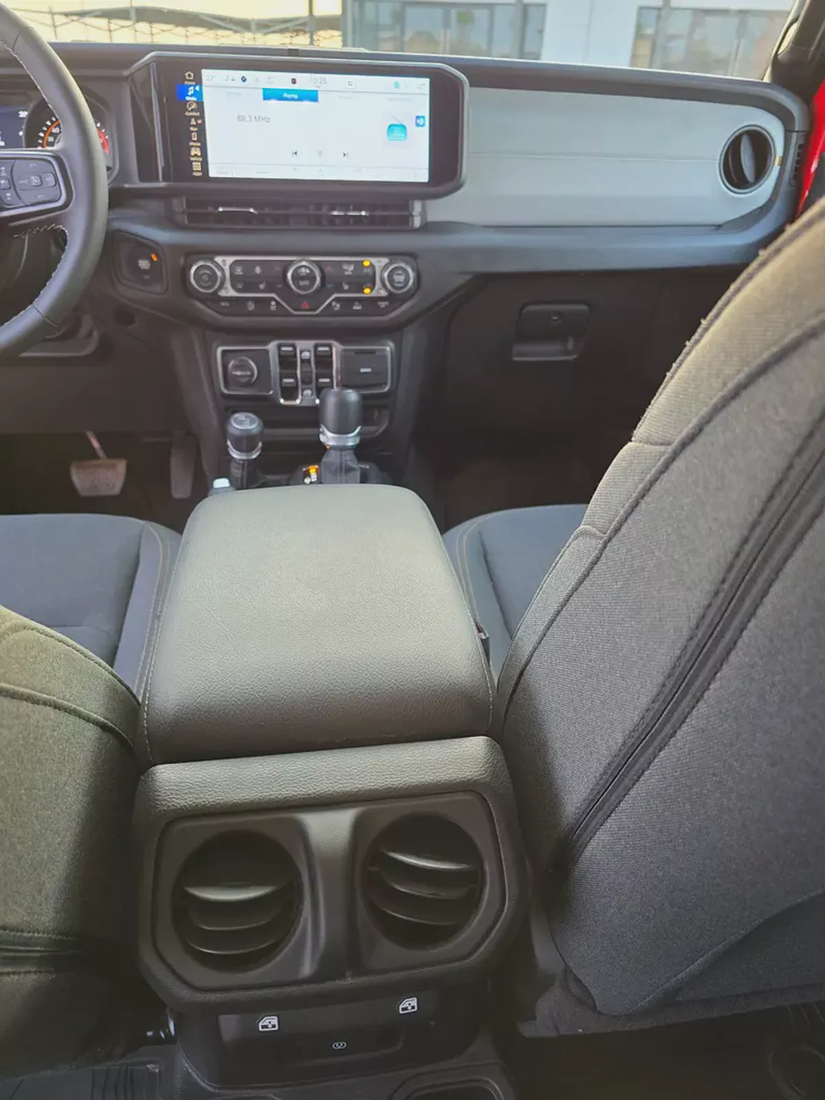 Jeep Gladiator Sport 2025 American Specs-10-10