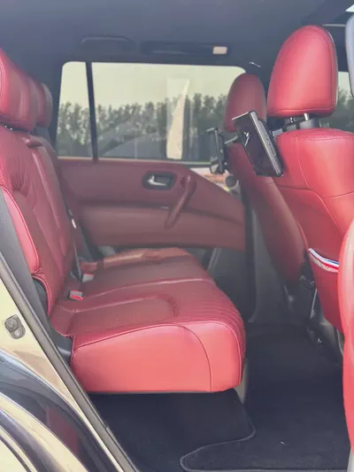 Nissan Patrol Platinum 2023 | V8 400hp | GCC | VIP Custom Interior | Starlight Ceiling-15