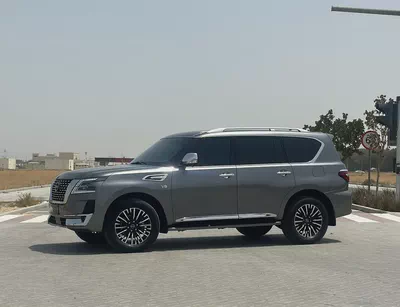 Nissan Patrol Platinum 2023 | V8 400hp | GCC | VIP Custom Interior | Starlight Ceiling-4