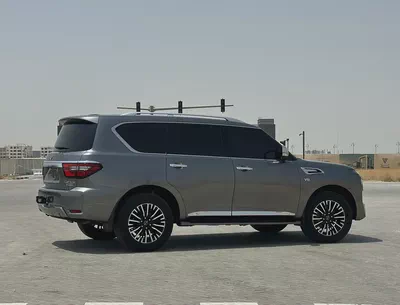 Nissan Patrol Platinum 2023 | V8 400hp | GCC | VIP Custom Interior | Starlight Ceiling-5