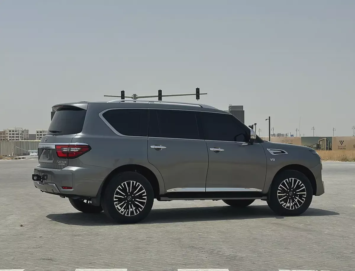 Nissan Patrol Platinum 2023 | V8 400hp | GCC | VIP Custom Interior | Starlight Ceiling-5-5