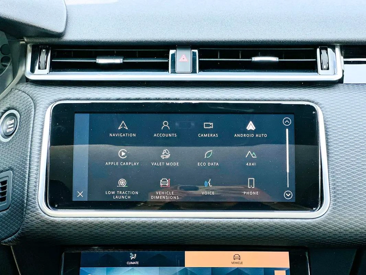 Very clean Land Rover Velar R-Dynamic-8-8