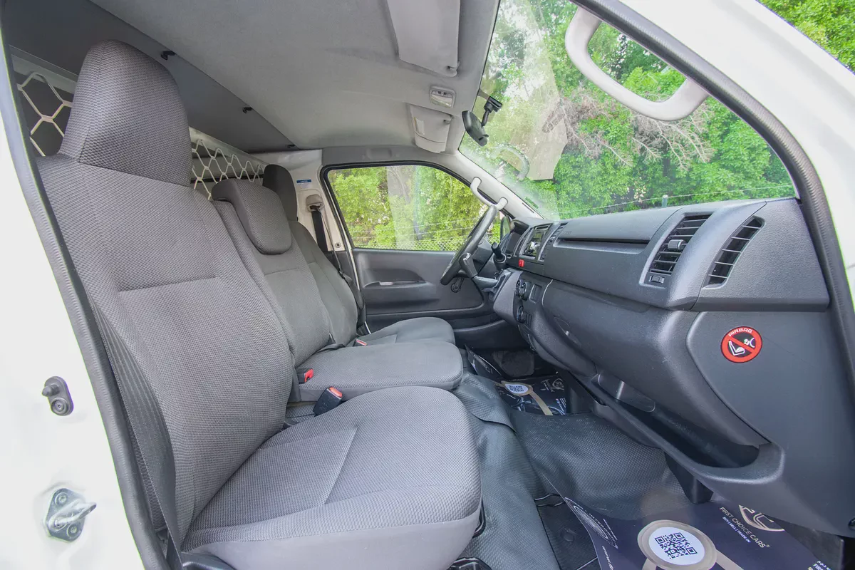 Toyota Hiace Standard Roof | Delivery Van | GCC Specs | Ref#T24064-9-9