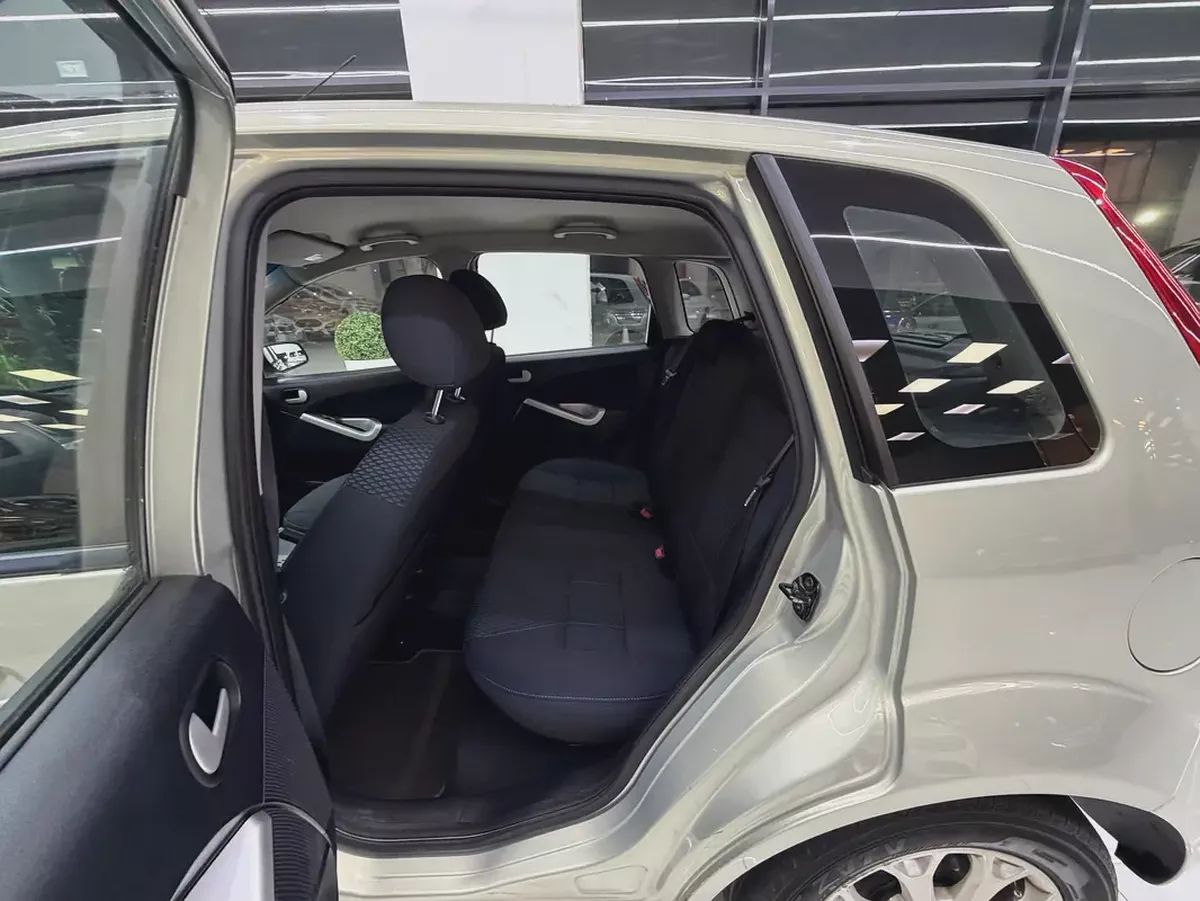 Ford Figo 2015 Base GCC Specs-5-5