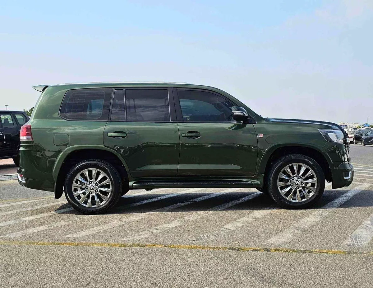 Toyota Land Cruiser GXR GR SPORT/V8 4.6L/2022 SHAPE/ BODY KIT/ FULL OPTION/ SPECIAL  COLOR/ EXPORT ONLY/LOT#60306-1-0