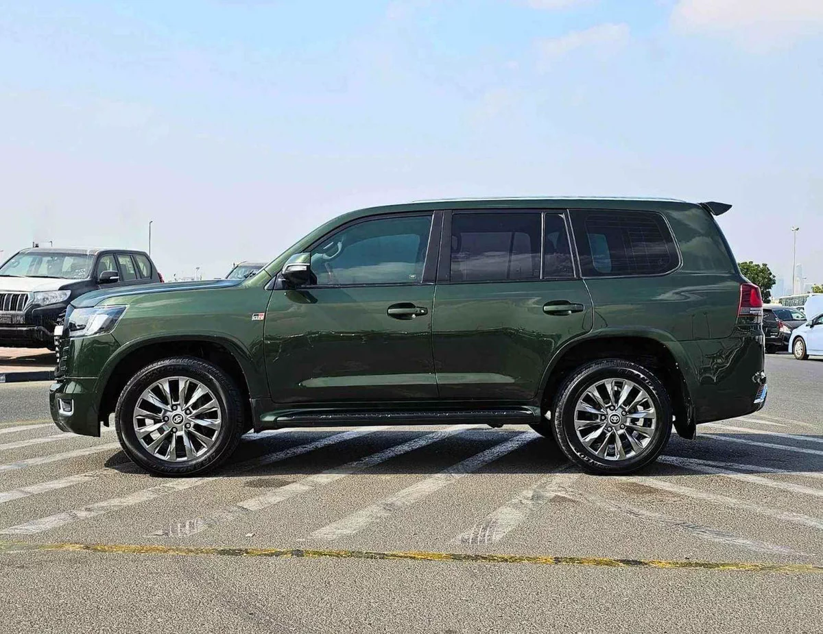 Toyota Land Cruiser GXR GR SPORT/V8 4.6L/2022 SHAPE/ BODY KIT/ FULL OPTION/ SPECIAL  COLOR/ EXPORT ONLY/LOT#60306-2-0