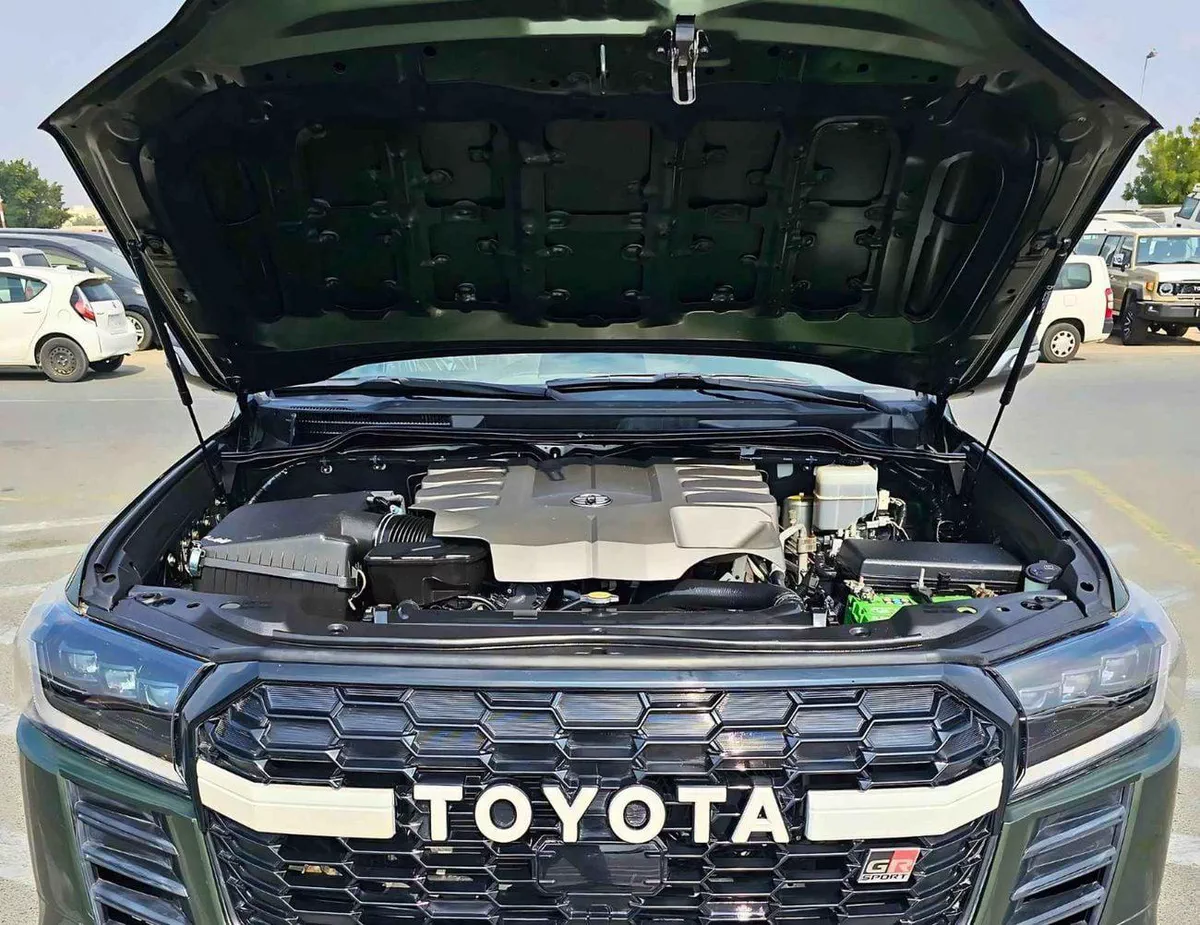 Toyota Land Cruiser GXR GR SPORT/V8 4.6L/2022 SHAPE/ BODY KIT/ FULL OPTION/ SPECIAL  COLOR/ EXPORT ONLY/LOT#60306-5-0
