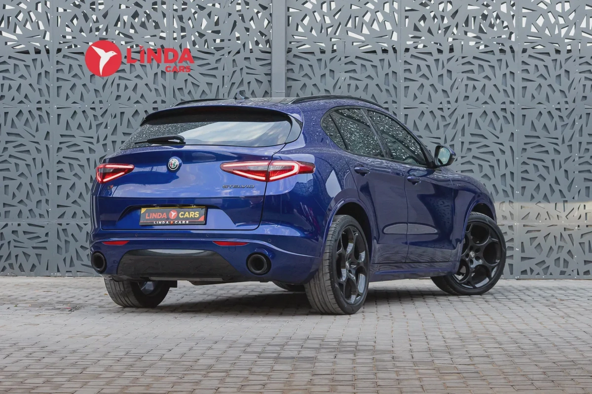 Alfa Romeo Stelvio 2022-8-8