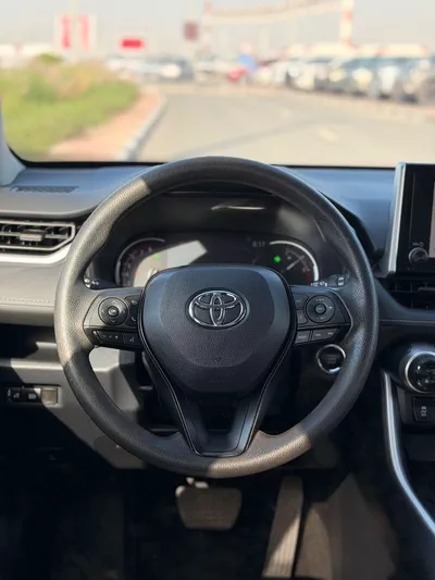 Toyota RAV4 XLE full option-9