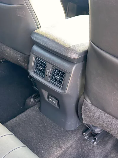 Toyota RAV4 XLE full option-11
