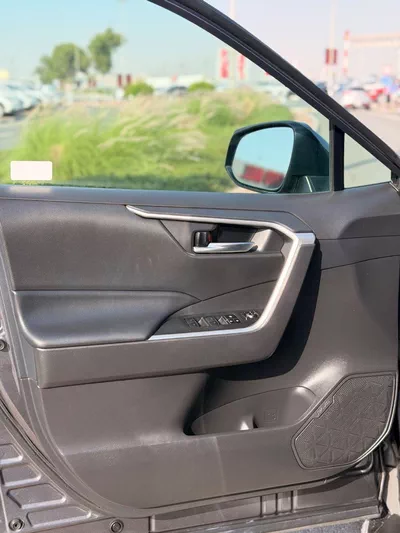 Toyota RAV4 XLE full option-14