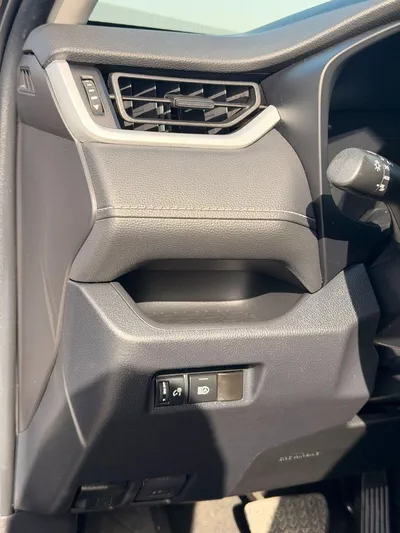 Toyota RAV4 XLE full option-15
