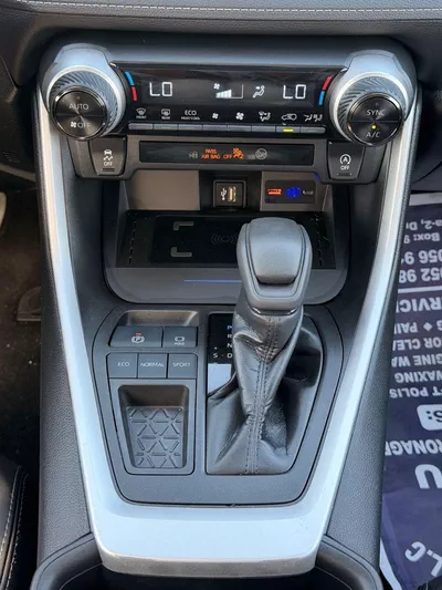 Toyota RAV4 XLE full option-6