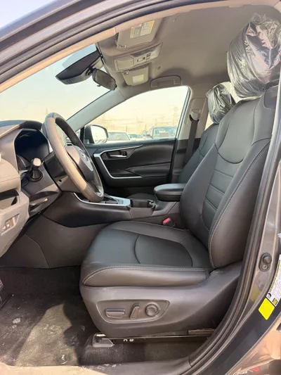 Toyota RAV4 XLE full option-7