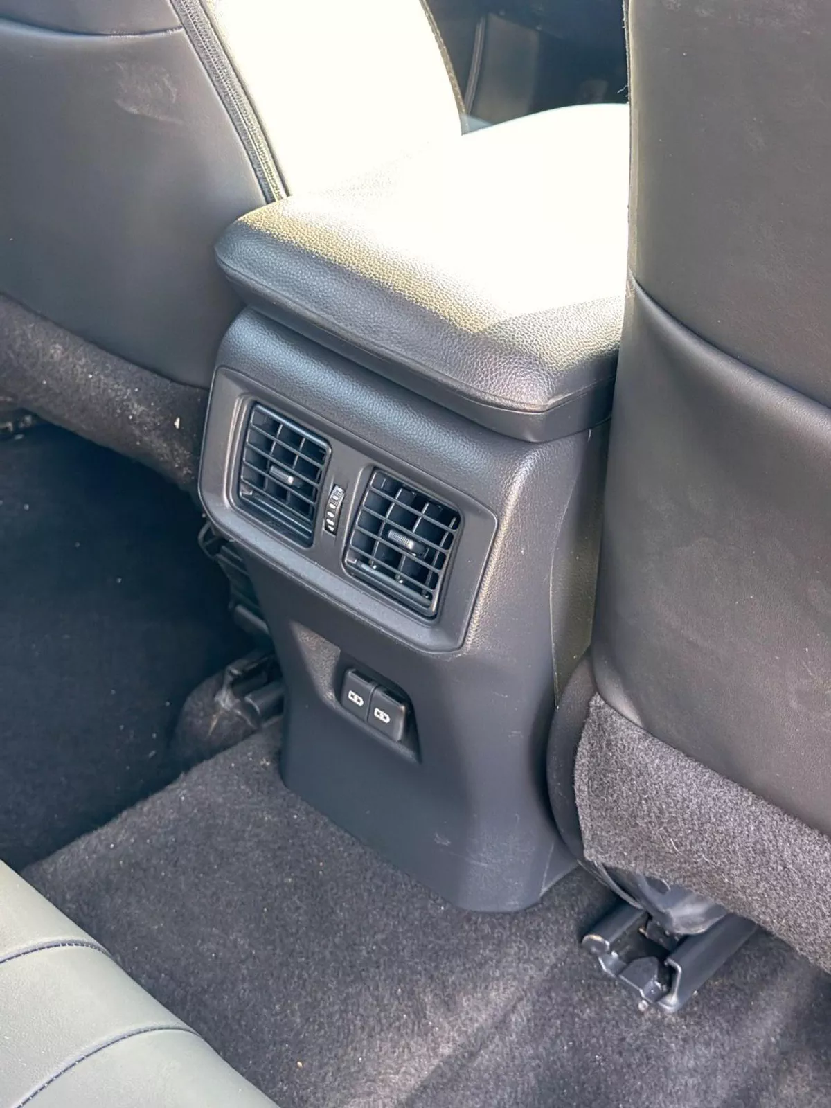 Toyota RAV4 XLE full option-11-0