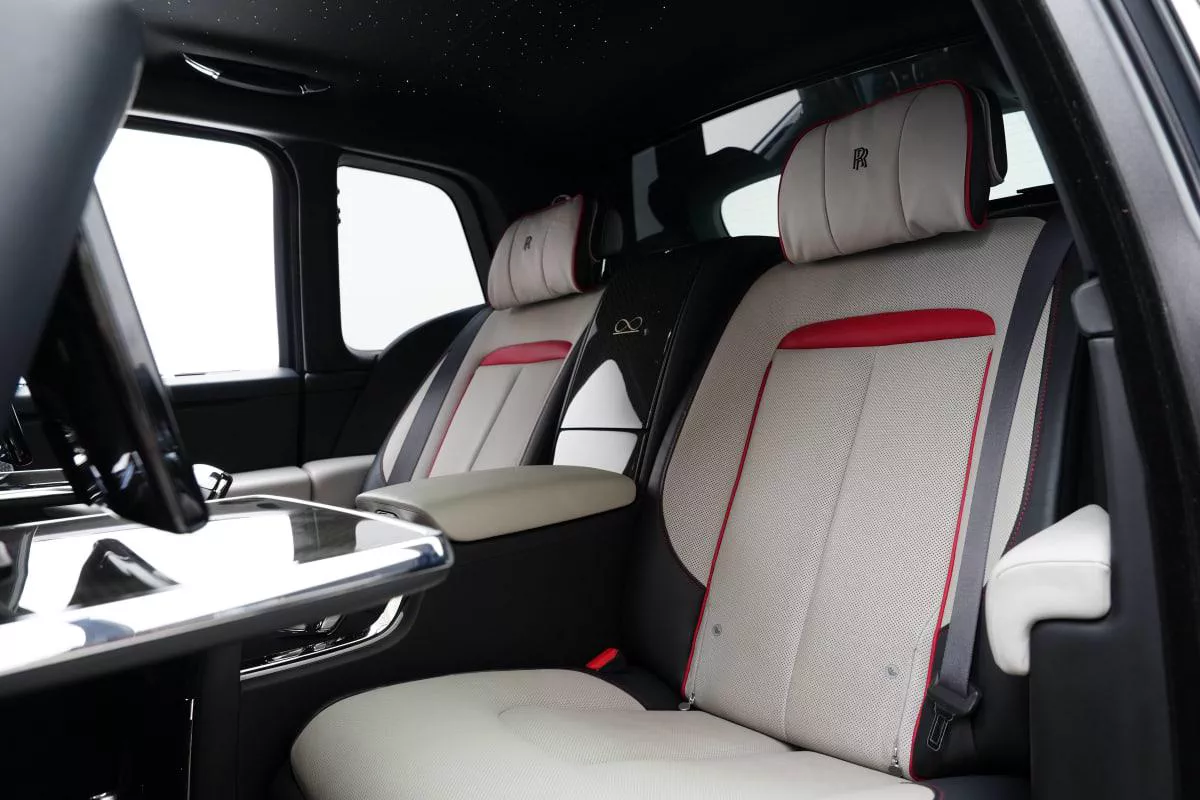 Rolls-Royce Cullinan Black Badge Facelift-11-11