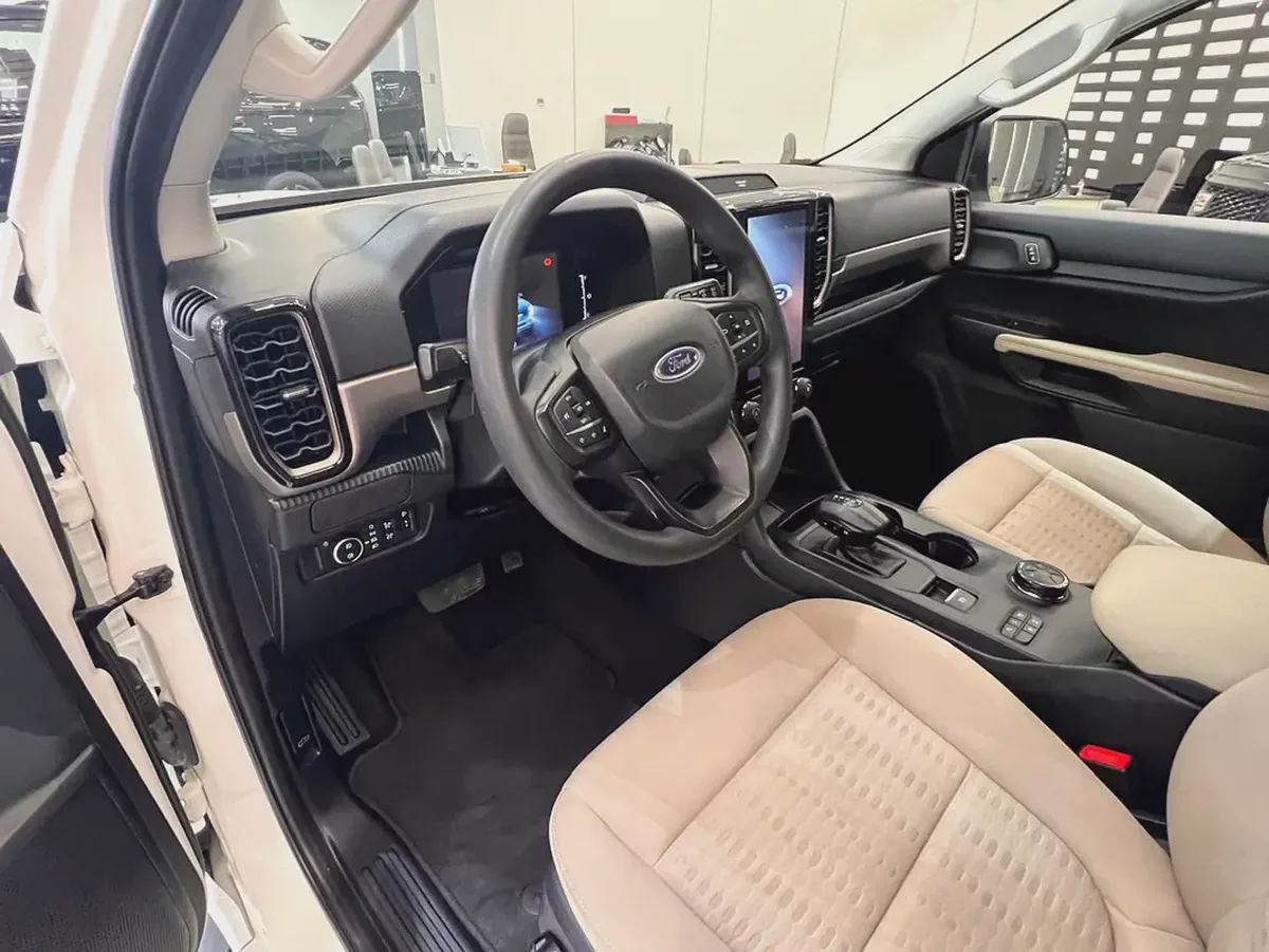 !! 2024 !! Ford | Everest | XLS | GCC | 7-Seater | Just 52000 Driven-10-10