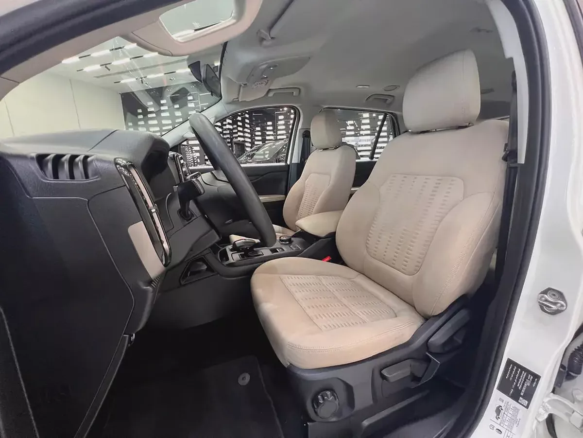 !! 2024 !! Ford | Everest | XLS | GCC | 7-Seater | Just 52000 Driven-8-8
