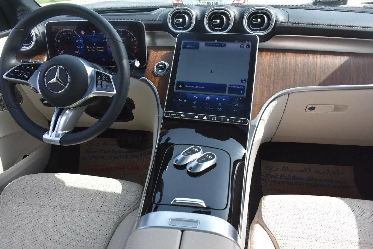 GLC300 4MATIC 2023 | WHITE LIKE-3-3