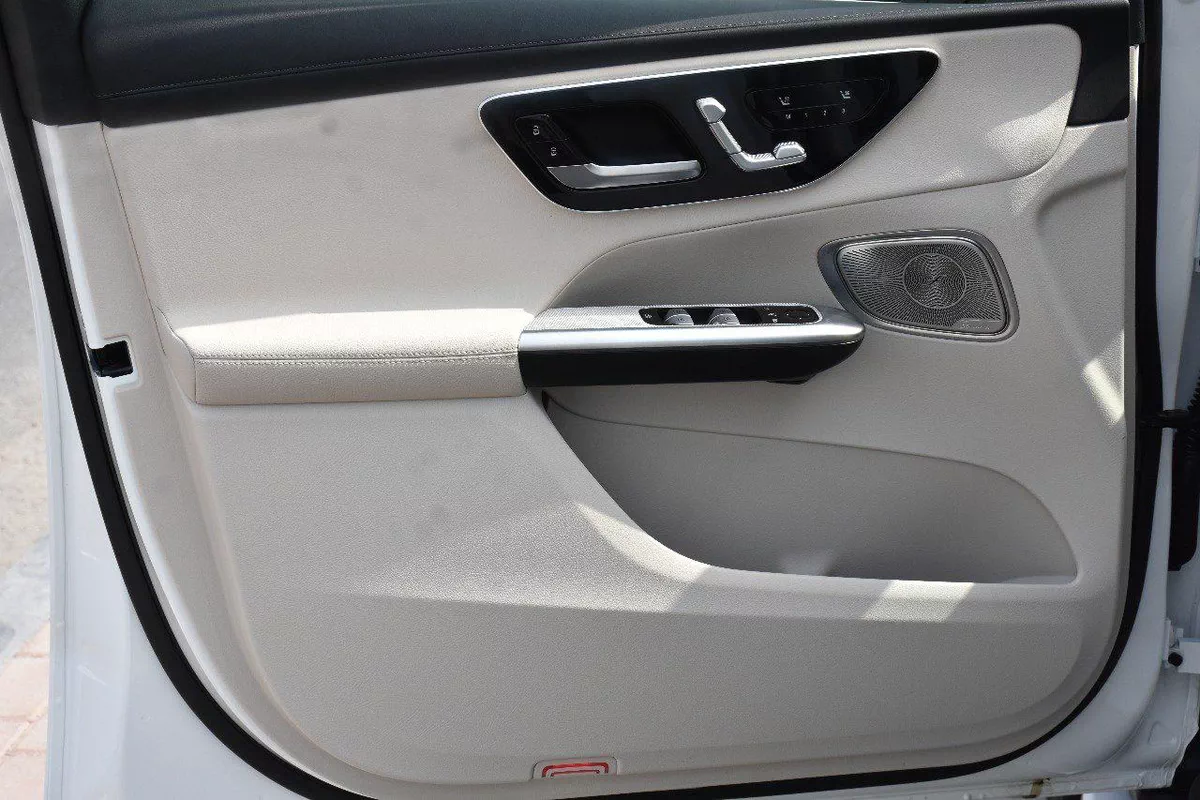GLC300 4MATIC 2023 | WHITE LIKE-6-6