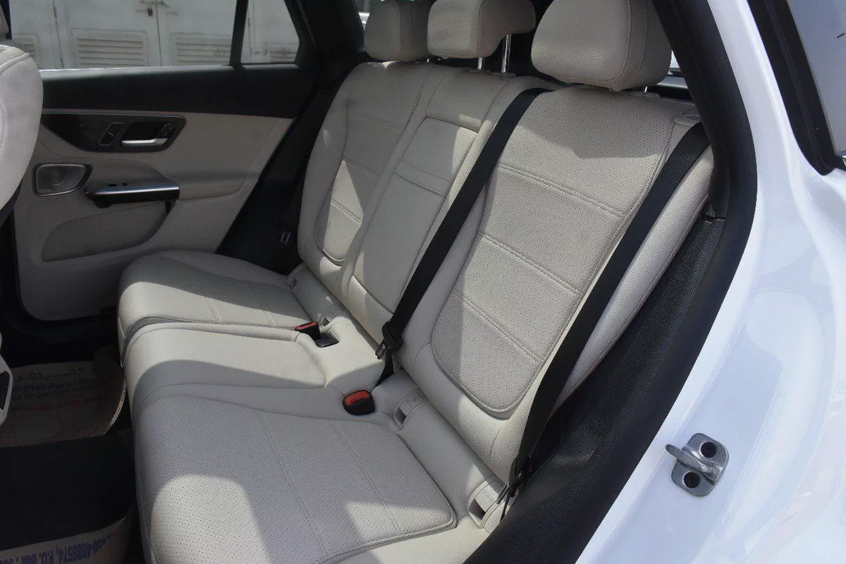 GLC300 4MATIC 2023 | WHITE LIKE-10-10