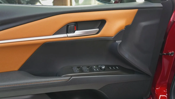 2025 TOYOTA CAMRY LUMIERE 2.5L HYBRID FULL OPTION