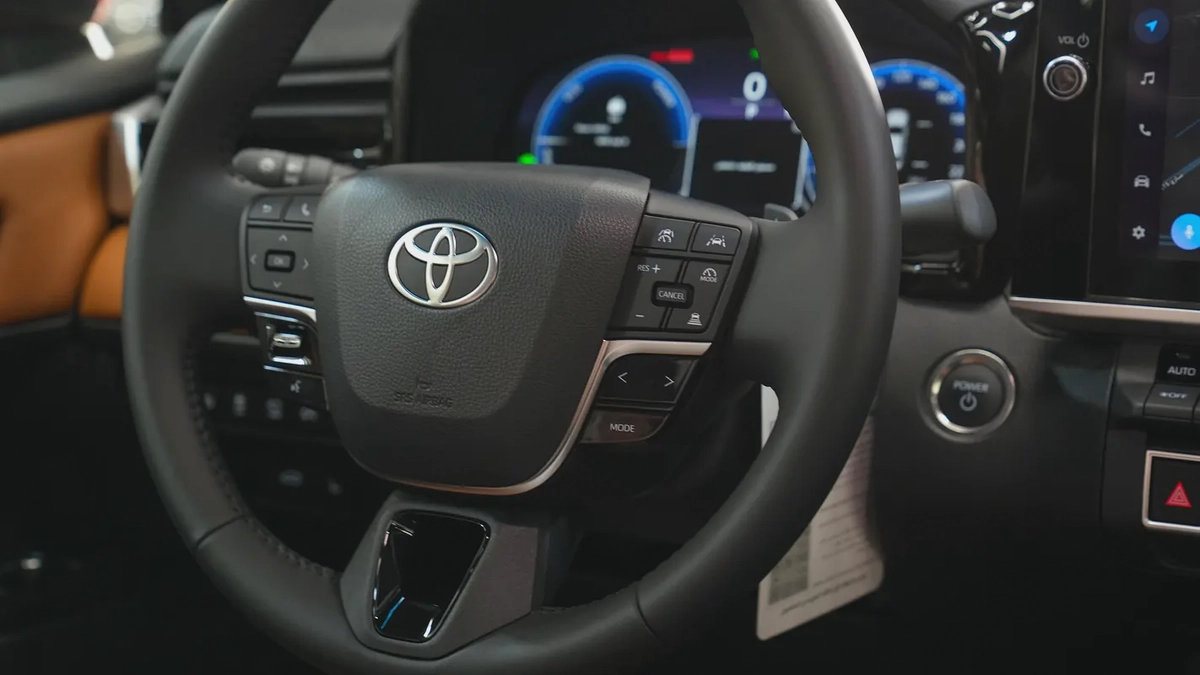 2025 TOYOTA CAMRY LUMIERE 2.5L HYBRID FULL OPTION-11-11