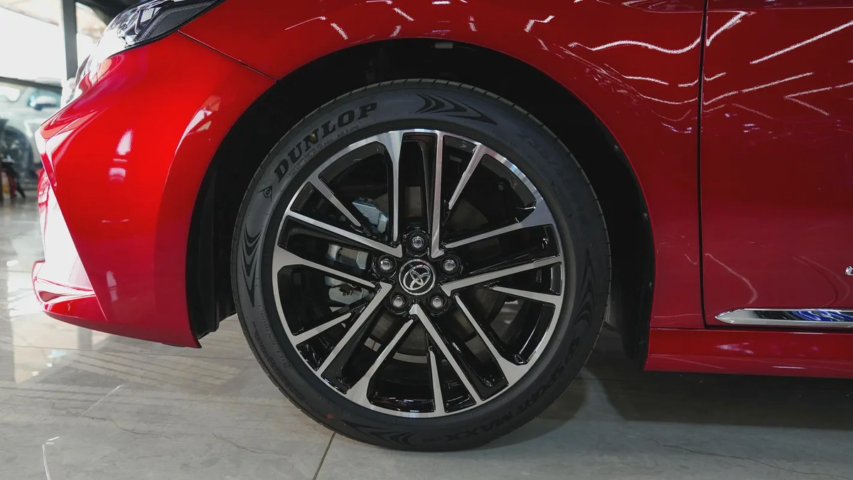 2025 TOYOTA CAMRY LUMIERE 2.5L HYBRID FULL OPTION-18-18