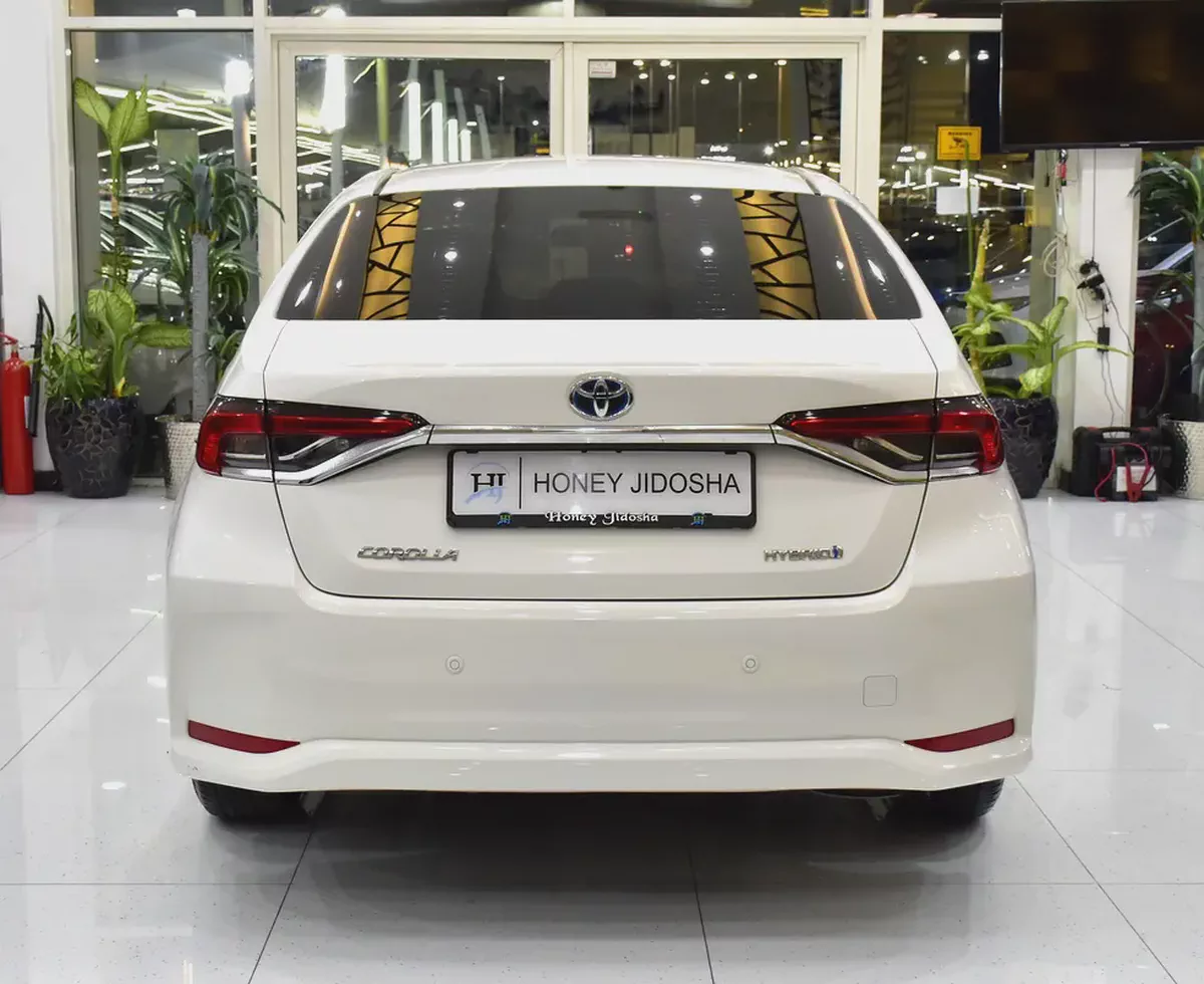 AED 872 EMi at 0% DP | Toyota Corolla Hybrid ( 2020 Model ) in White Color GCC Specs-4-4