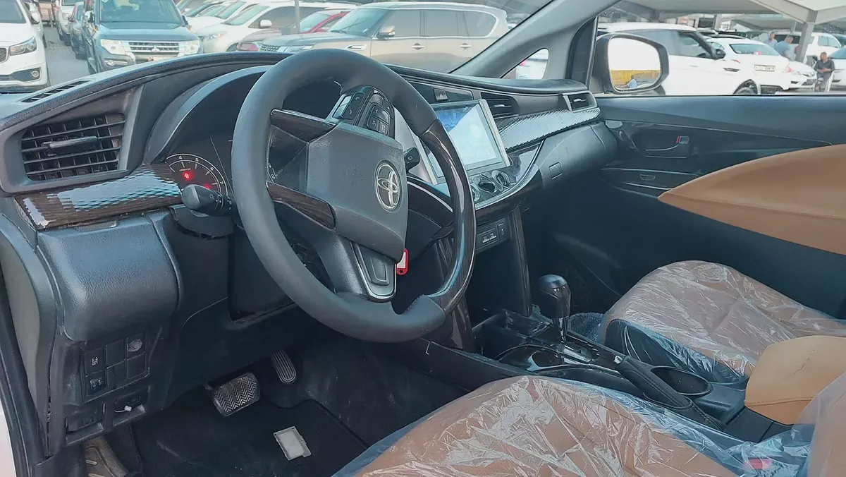 Toyota Innova SE 2020 GCC Specs - Family Car in Excellent Condition-16-16