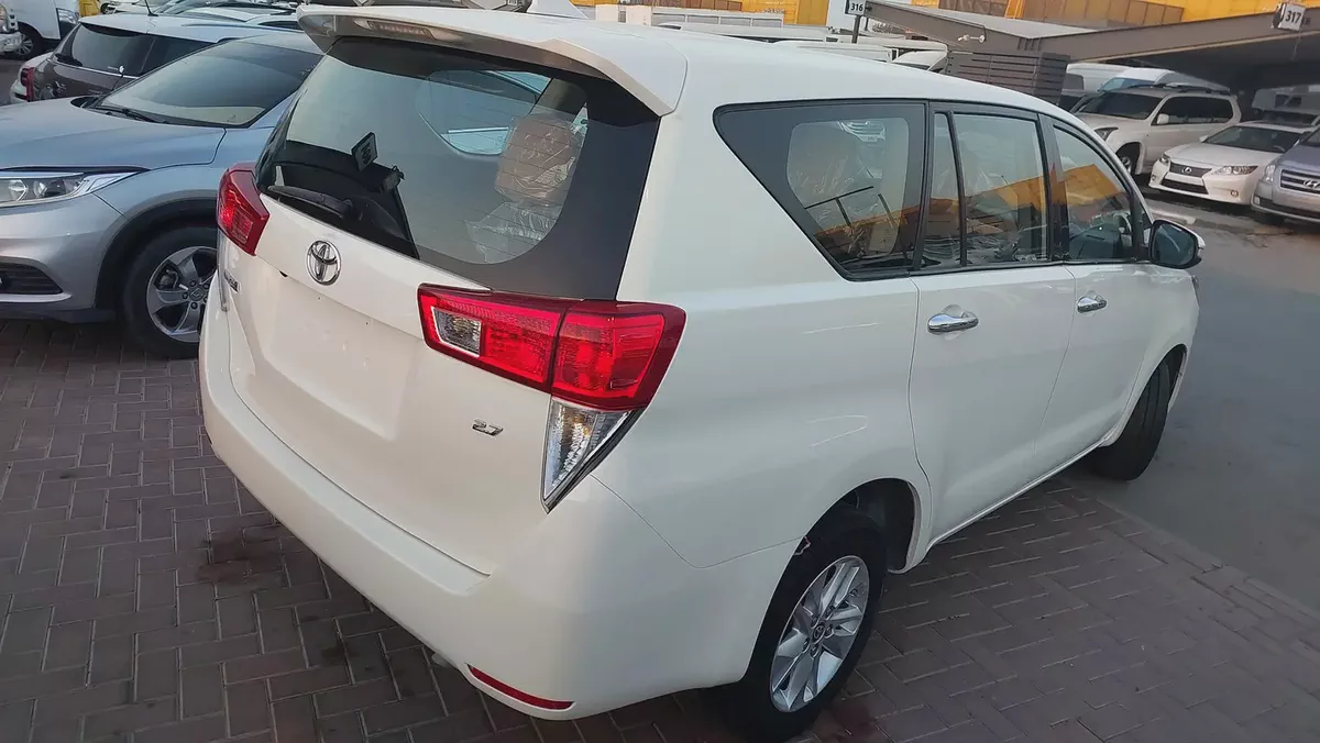 Toyota Innova SE 2020 GCC Specs - Family Car in Excellent Condition-4-4