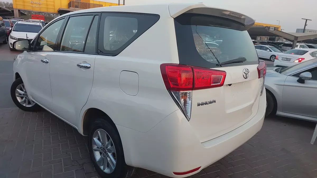 Toyota Innova SE 2020 GCC Specs - Family Car in Excellent Condition-8-8