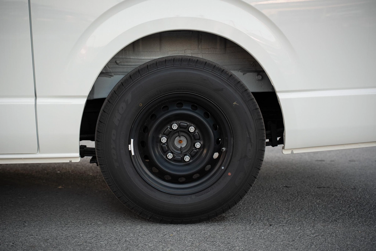 Toyota Hiace Van 2025-21-21