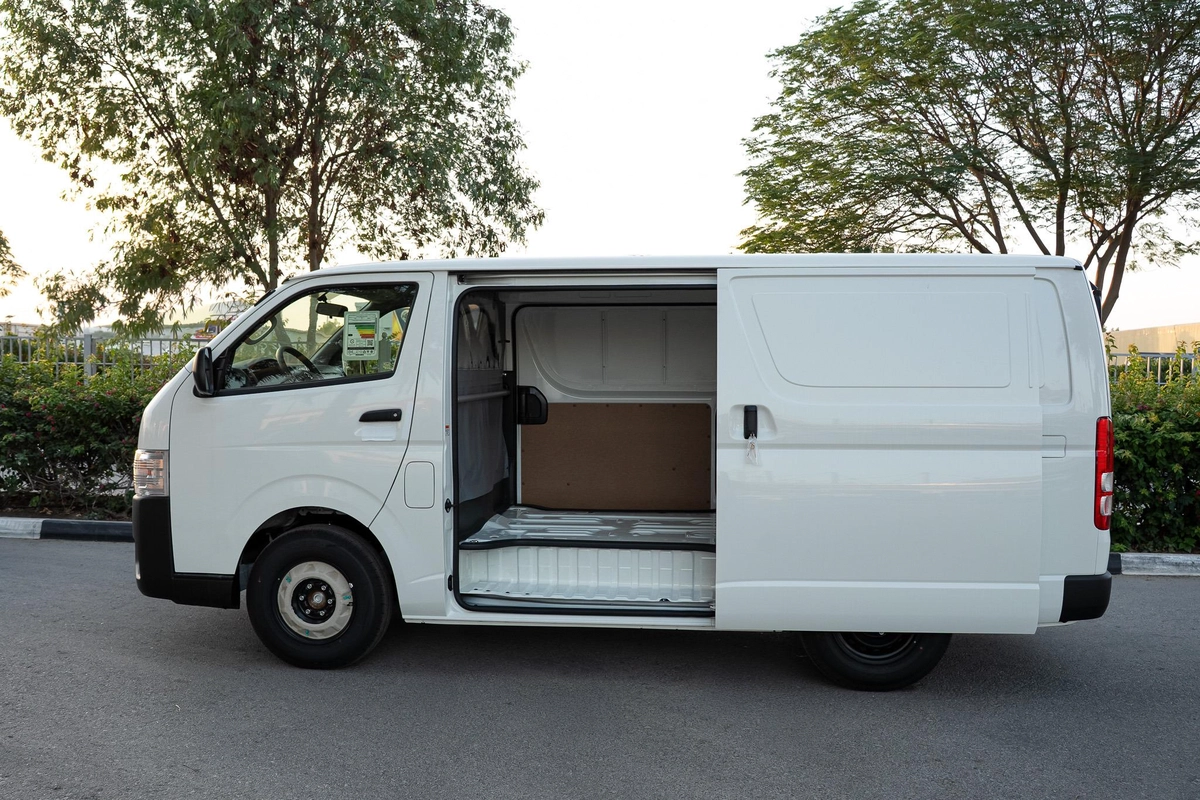 Toyota Hiace Van 2025-23-23